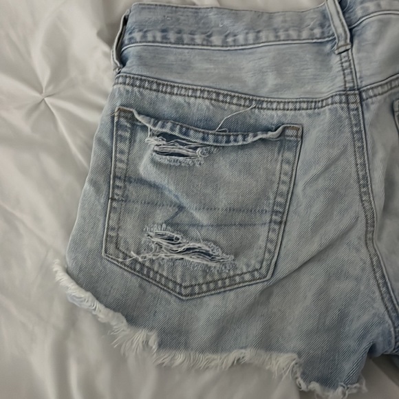 AMERICAN EAGLE Distressed Light Wash MOM Jean Shorts - Picture 9 of 10